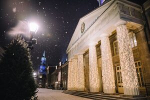 Christmas Walking Tour in Old Montreal - Meeting in the Old Port zone and staying comfortable on winter sidewalks