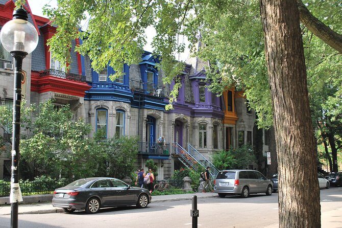 City tour; afternoon in Montreal - Meeting at Place d’Armes and the easy downtown rhythm