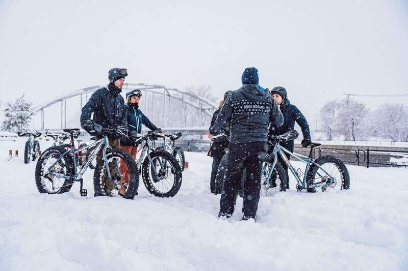Fatbike rental - Au Canal-de-Lachine - The 13 km Route: Lock No. 5 to Montreal Old Port (1 vs 2 Hours)