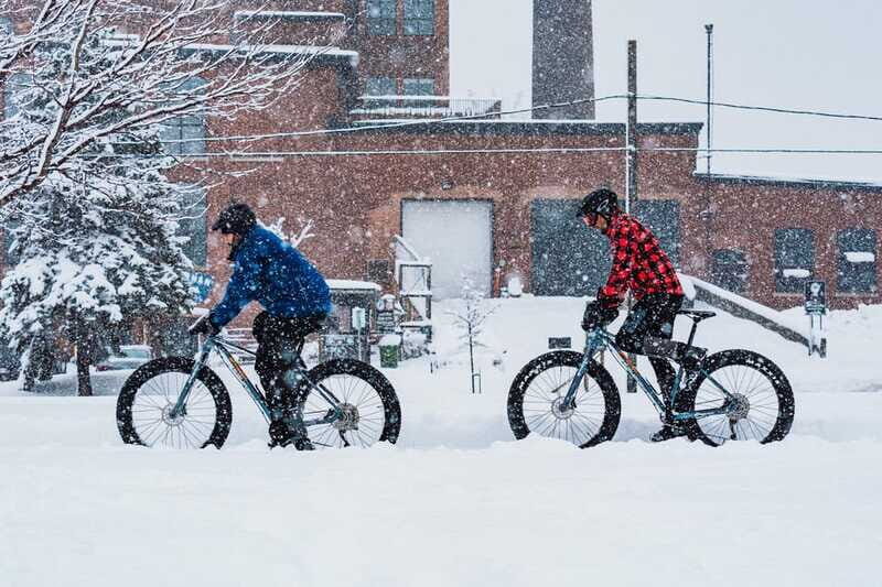 Fatbike rental - Au Canal-de-Lachine - What to Pack for Snow Riding (and What to Leave Behind)