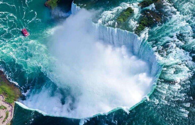 From Montreal: Toronto, Niagara Falls & 1000 Islands Tour - The Niagara hotel night: why being walkable changes everything