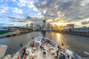 Montreal Gourmet Dinner Cruise with DJ & Dancing - The Saint Lawrence Scenic Part: Skyline, Bridges, and Night Views