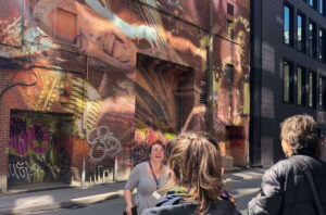 Montreal: Guided Walking Tour of Montreal's Murals - Meeting at Maison du développement durable and getting your route right