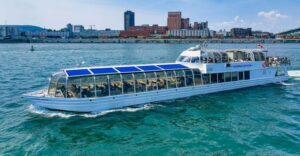 Montreal: Le Bateau-Mouche St. Lawrence Sightseeing Cruise - From Jacques-Cartier Pier: getting on without stress
