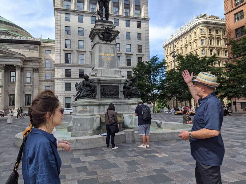 Montréal: Old Town Small Group Guided Walking Tour - Meeting at the Obelisk: Starting Without Stress