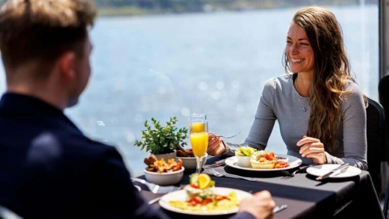 Montréal: Weekend River Brunch Cruise - The 1-hour brunch: what’s on the plate and what you can choose