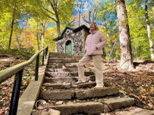 Montreal's Mount Royal Tour - Meeting at 1110 Avenue des Pins and how the tour starts