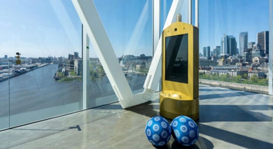 Port of Montreal Glass Tower Entry - Outdoors versus indoors: how to plan your time in different weather