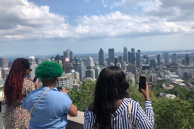 PRIVATE 3-hour COMPLETE tour of Montréal in convertible Cadillac - Bonsecours Market and Notre-Dame Basilica: Iconic Stops With a Human Pace